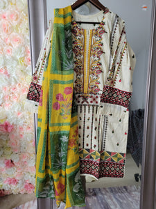 Embroidered 3 Piece Lawn Suit 16