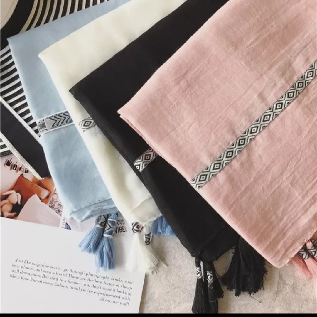 Lace and tassel scarf